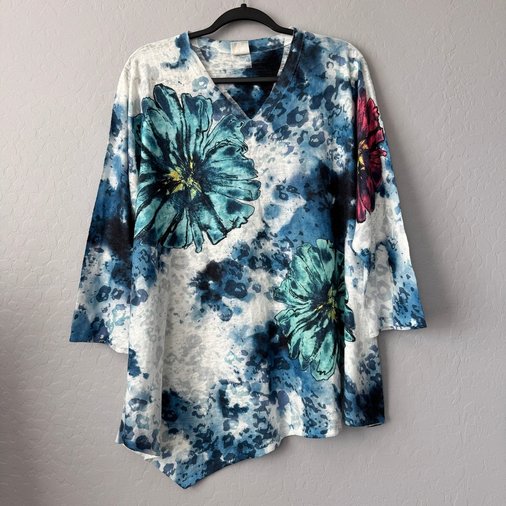 Et Lois XL Tunic Blue White Floral Leopard 3/4 Sleeve Asymmetrical Sharkbite Hem